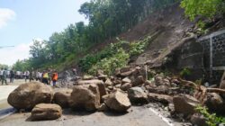 Jalur Clongop Gunungkidul Kembali Longsor, Retakan Tanah Capai 50 Meter